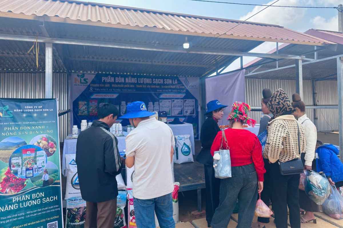 Hình ảnh tại hội chợ xuân xã Phiêng Cằm của NLS Sơn La