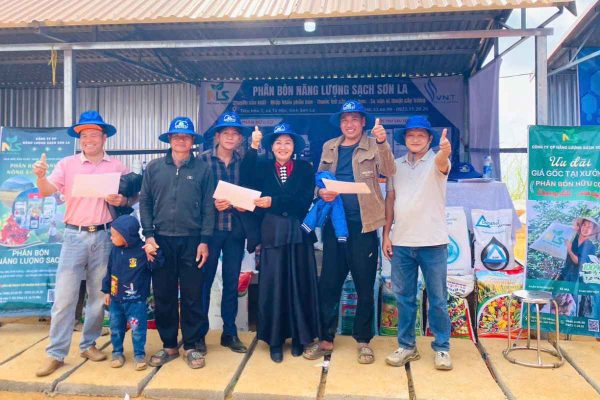 Hình ảnh tại hội chợ xuân xã Phiêng Cằm của NLS Sơn La