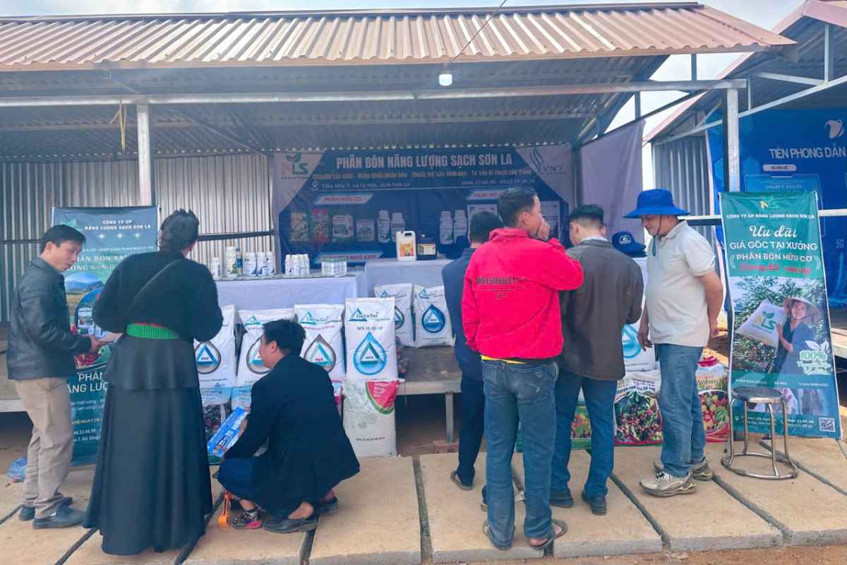 Hình ảnh tại hội chợ xuân xã Phiêng Cằm của NLS Sơn La