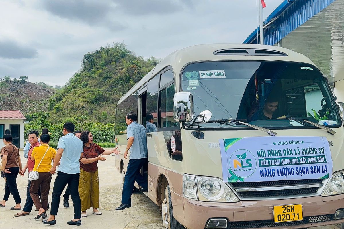 HỘI NÔNG DÂN XÃ CHIỀNG SƠ THAM QUAN NHÀ MÁY