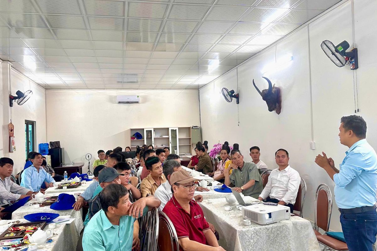 HỘI NÔNG DÂN XÃ CHIỀNG SƠ THAM QUAN NHÀ MÁY