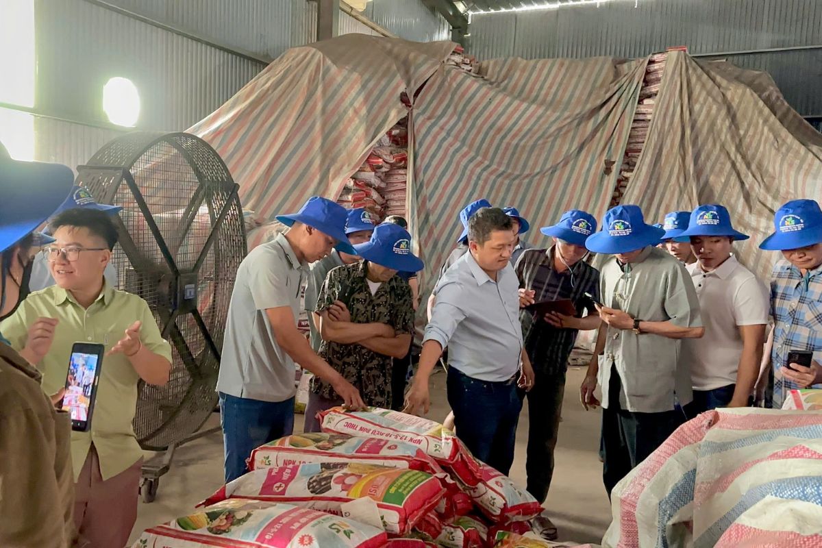 HỘI NÔNG DÂN XÃ CHIỀNG SƠ THAM QUAN NHÀ MÁY