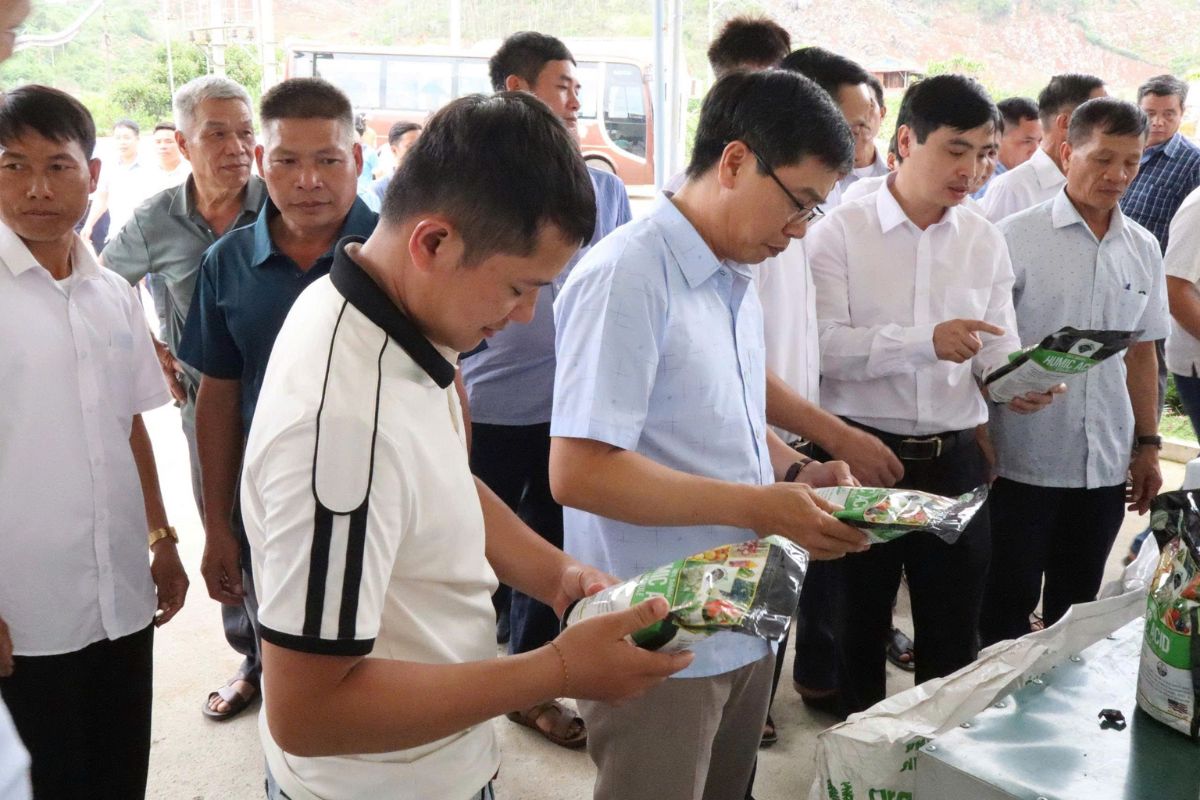 ĐOÀN HỘI NÔNG DÂN XÃ CHIỀNG MAI THĂM QUAN NHÀ MÁY