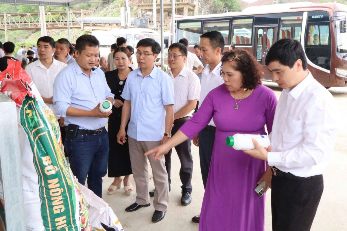 ĐOÀN HỘI NÔNG DÂN XÃ CHIỀNG MAI THĂM QUAN NHÀ MÁY