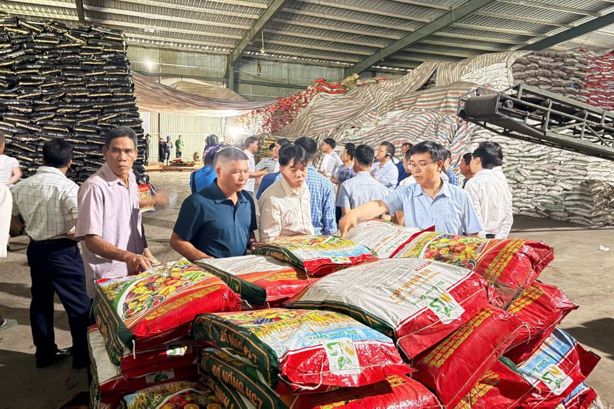 ĐOÀN HỘI NÔNG DÂN XÃ CHIỀNG MAI THĂM QUAN NHÀ MÁY