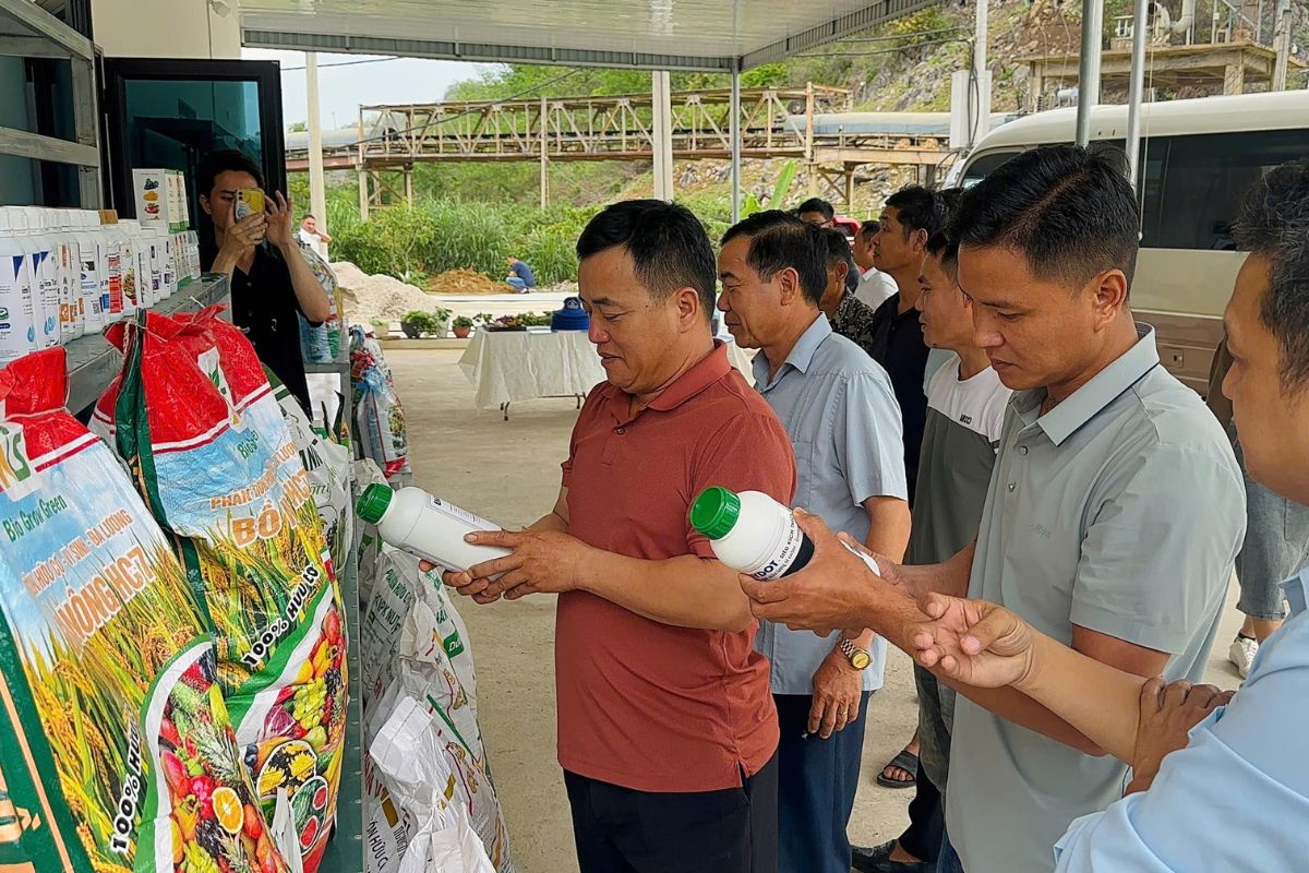 HỘI NÔNG DÂN XÃ CHIỀNG SƠ THAM QUAN NHÀ MÁY