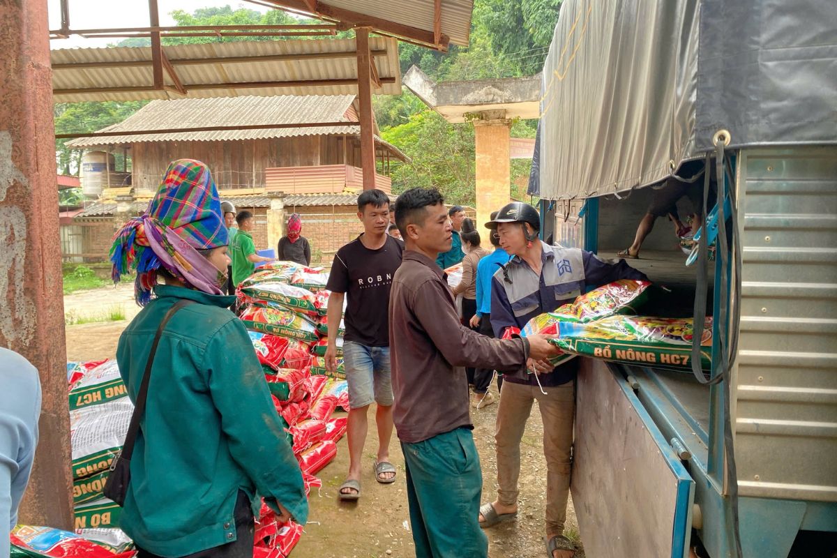 Đồng hành cùng nhà nông trong những lúc khó khăn